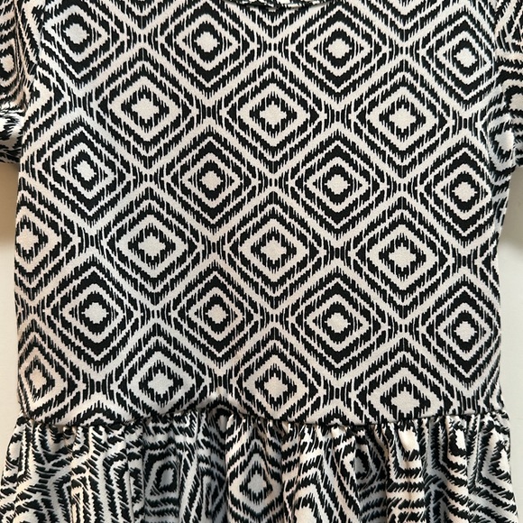 NWT Dot Dot Smile dress size 2T. Cool black & white print! - Picture 2 of 5